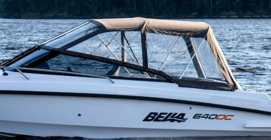 Hela kapellet är uppfällt när solen faller på Bella 640 DC