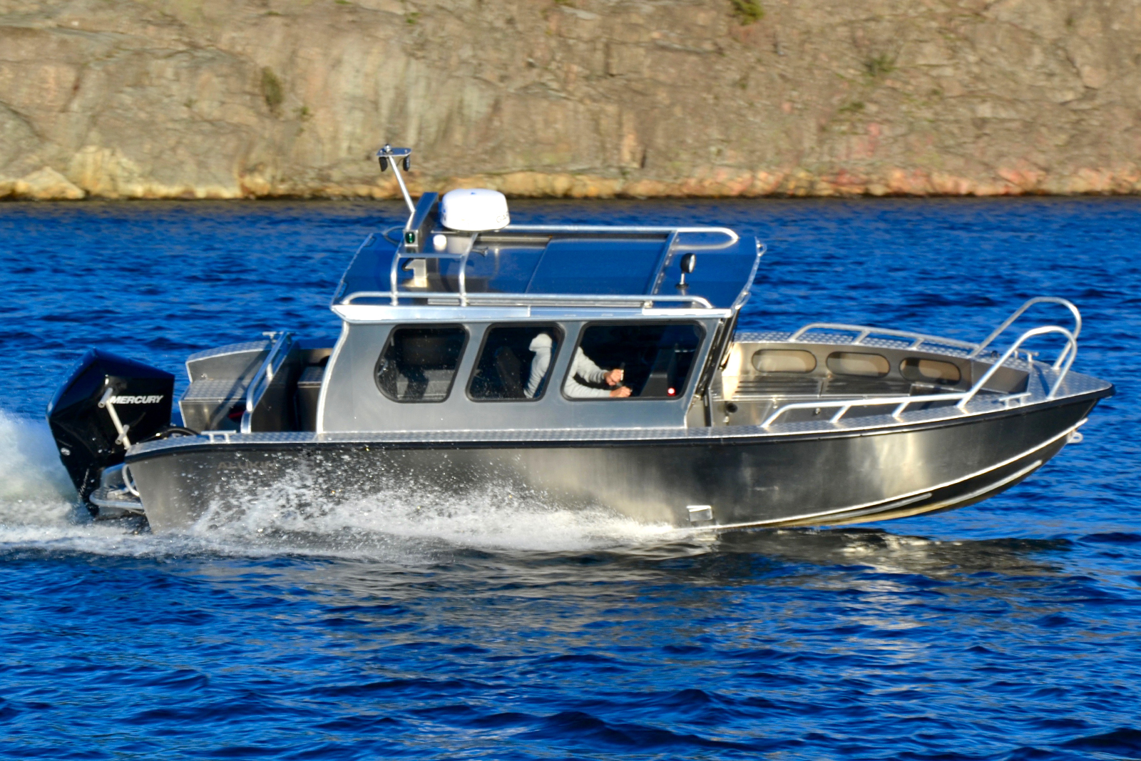 Alukin C 750 med Mercury V8-250 hk