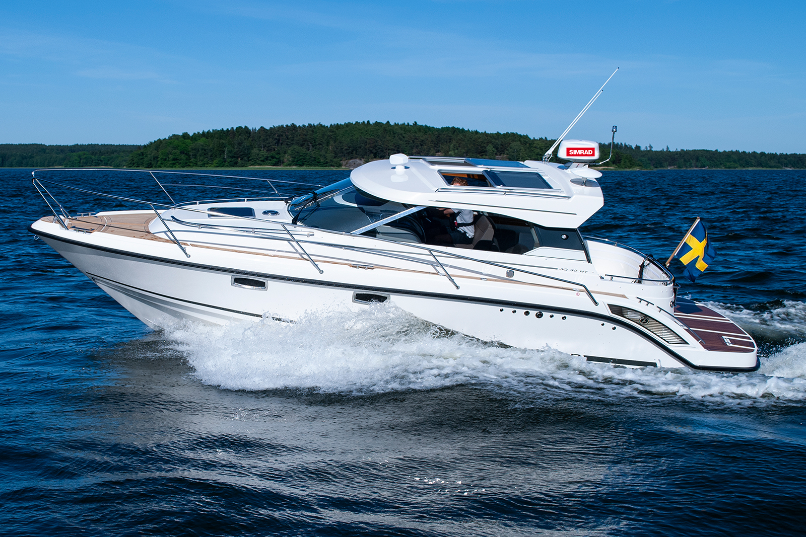 Aquador 30 HT med Simrad radar