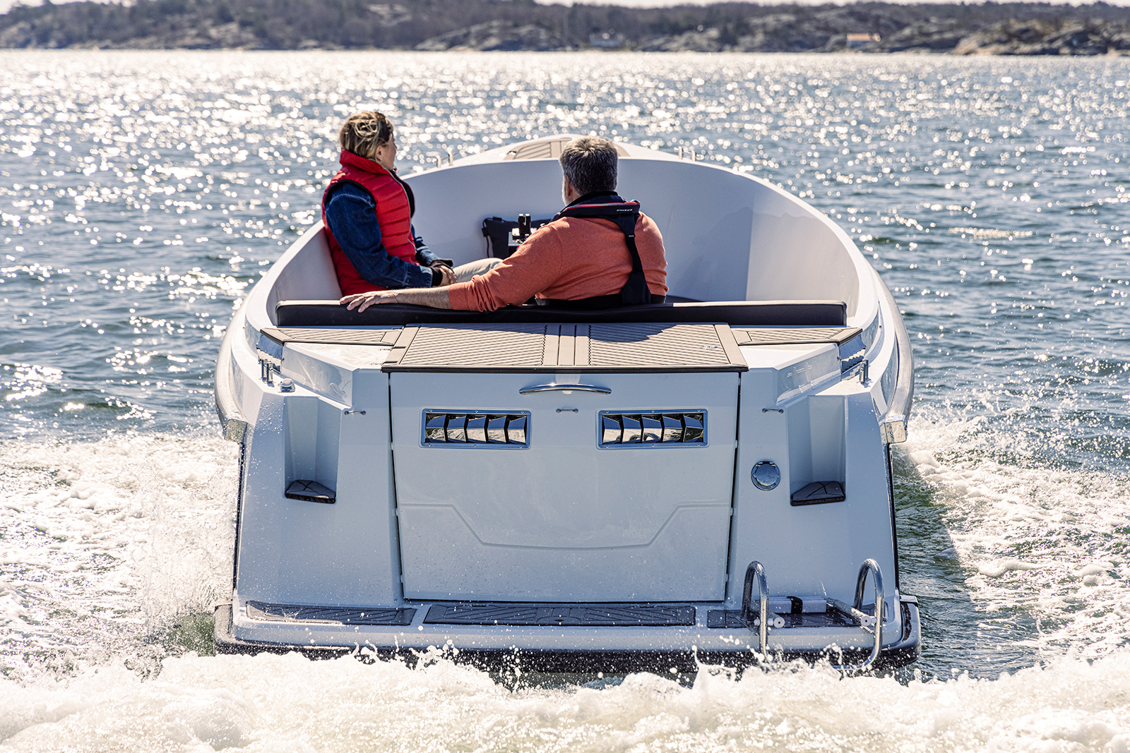 Bella Zero - 100 procent electric Bella Zero - En ljudlös glidare på sjön med noll utsläpp!