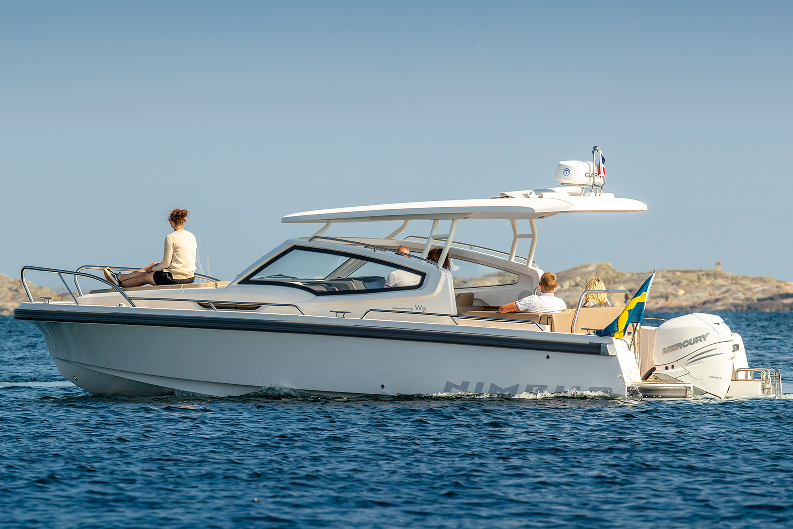 Nimbus W9 med T-top - Testa och provkör gärna båten hos Flipper Marin