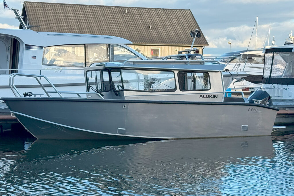 Alukin C 650 med Mercury V6-200