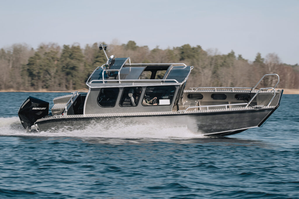 Alukin CW 750 med Mercury V8-250