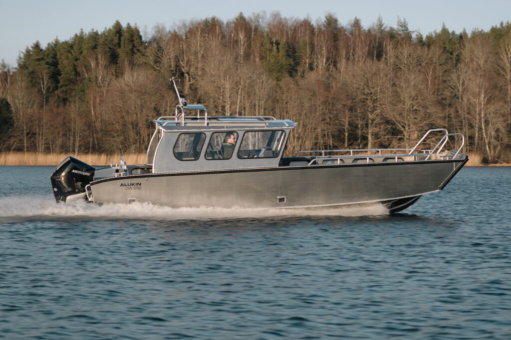 Alukin CW 850 med Mercury V8-300