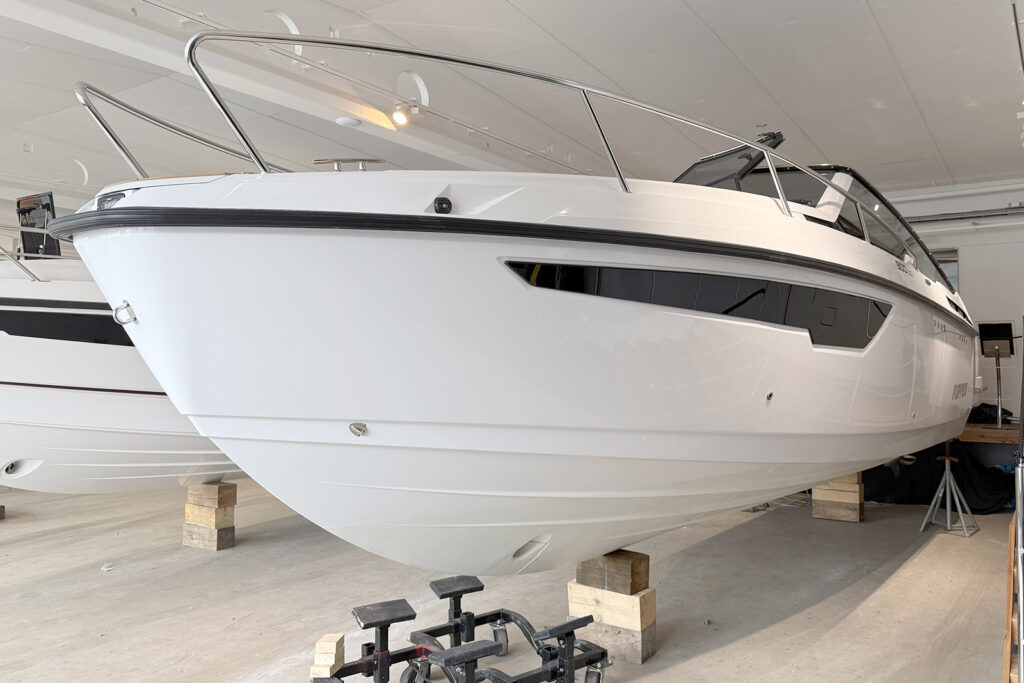 Flipper 900 DC med dubbla Mercury V8-300 hk