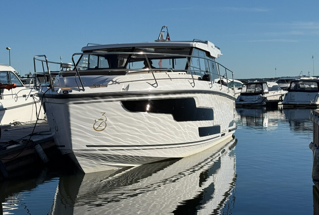 Aquador 400 HT | 2x Volvo Penta D4-320 DPI