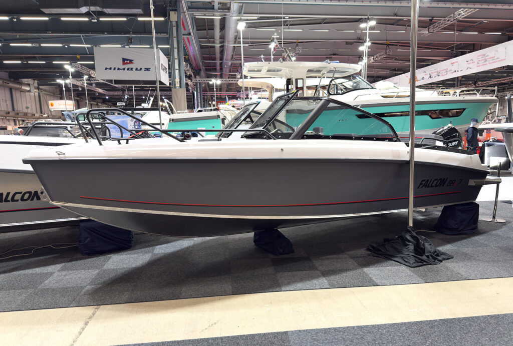 Falcon BRs 7 med Mercury V6-175 hk