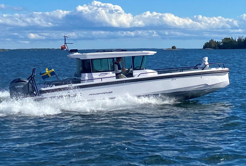 Axopar 28 Cabin