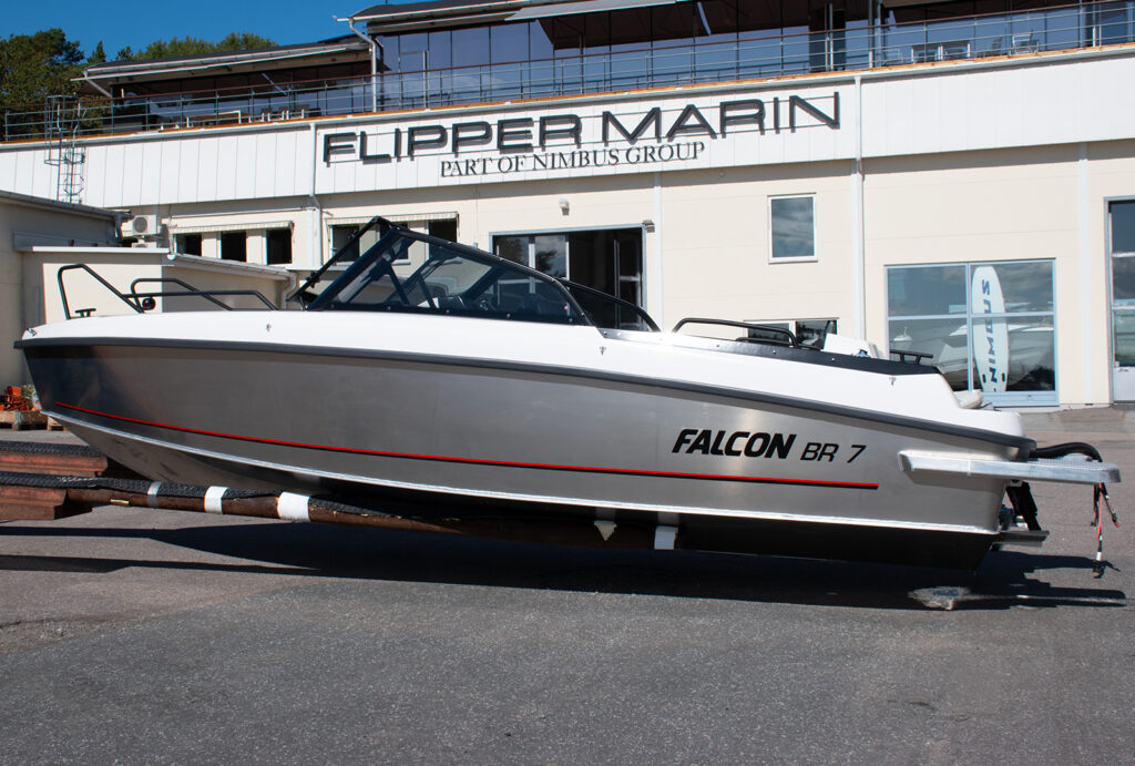 Falcon BR 7 med Mercury V6-175
