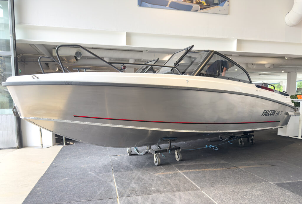 Falcon BR 7 med Mercury F150 EFI