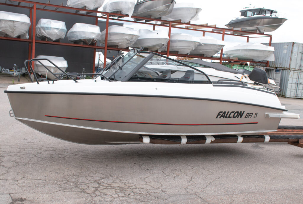 Falcon BR 5 med Mercury 80 hk